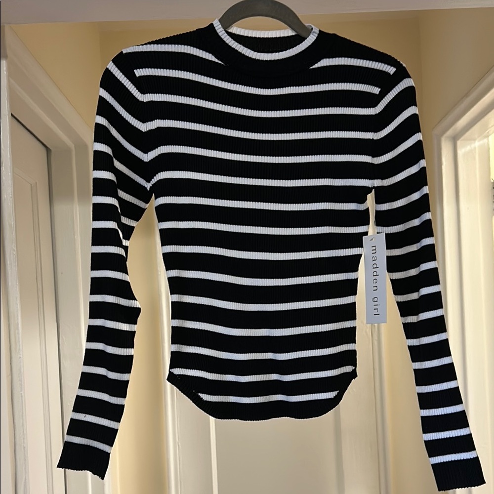 Madden Girl Black and White Fitted Ribbed Blouse